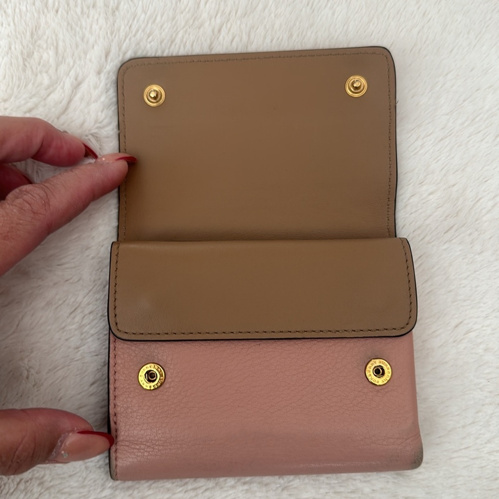 GUC 🩷 Burberry compact trifold wallet - Picture 2 of 10
